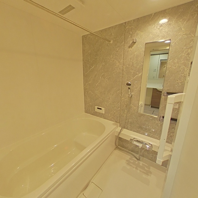 セレスティア本荘中ノ町　B棟の浴室