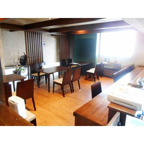 岐阜市薮田南４丁目の店舗一部の居間・リビング|ホール
