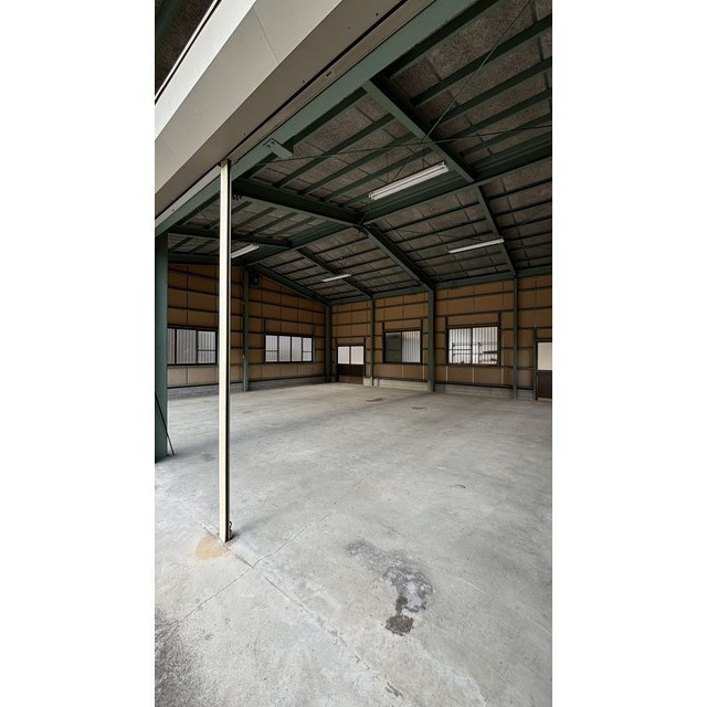 美濃市大矢田の倉庫の玄関