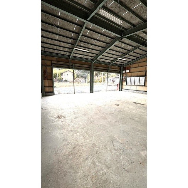 美濃市大矢田の倉庫の居間・リビング