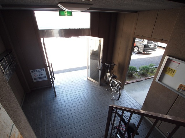 アヴィロード香芝Ｂのエントランス