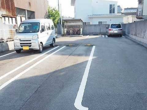 グランＭＩＫＩ　１の駐車場|駐車場に車を止められます