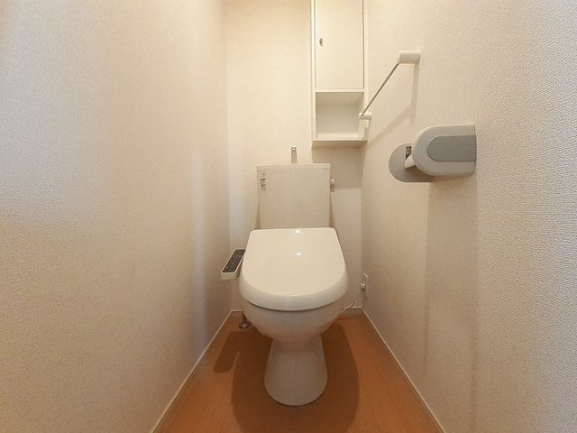 ヴァン・グラースⅡのトイレ|ゆったりとした空間のトイレです