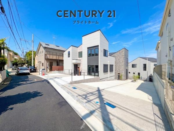 横浜市保土ケ谷区上菅田町の新築一戸建の前面道路含む現地写真|車通りが少ない為、小さなお子様にも安心です。
是非一度、現地へ起こしください。
