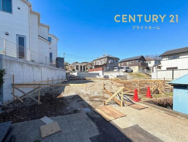 横浜市保土ケ谷区上菅田町の新築一戸建の外観|同仕様物件もご案内をさせて頂きます。
お車でご自宅まで送迎承ります。