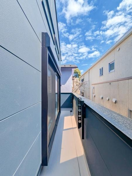 横浜市戸塚区戸塚町の新築一戸建のバルコニー|陽当り良好のバルコニー！
風通しもよく気持ちいいです