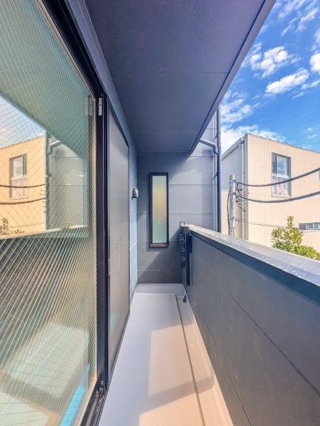 横浜市戸塚区戸塚町の新築一戸建のバルコニー|陽当り良好のバルコニー！
風通しもよく気持ちいいです