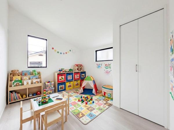 横浜市保土ケ谷区上菅田町の新築一戸建の洋室|広さも十分で窓からの光が嬉しい洋室です。