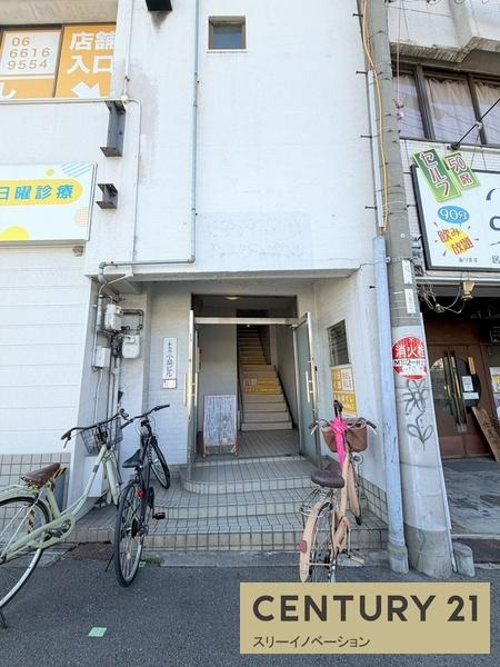 三軒家西小島ビルのエントランス