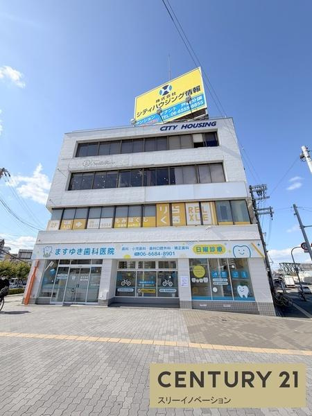 三軒家西小島ビルのエントランス