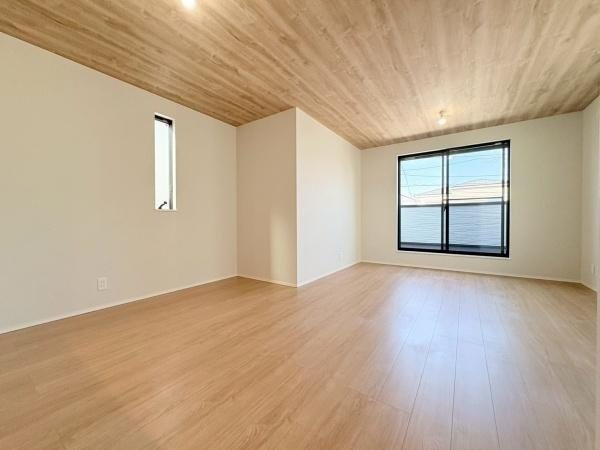 川崎市高津区東野川１丁目の中古一戸建の居間・リビング|LDK16帖！上質な暮らしを感じさせてくれます。毎日の暮らしの中で表情を変える場所です。