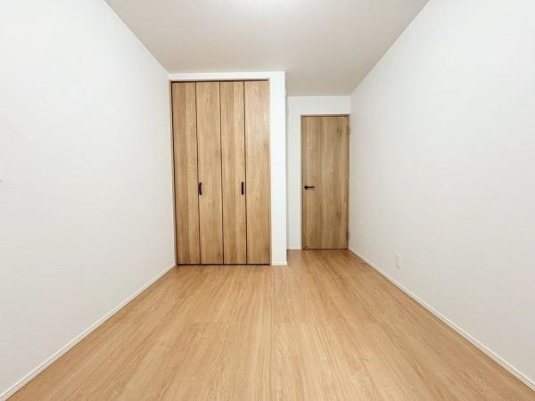 川崎市高津区東野川１丁目の中古一戸建の子供部屋|子供部屋5帖！お子様部屋やリモートワーク部屋としてもお使いいただけます。ご家族の成長に合わせてお部屋の使い方変更出来そうです！