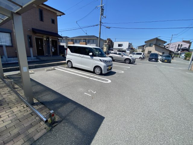 マノワール堂本IIの駐車場
