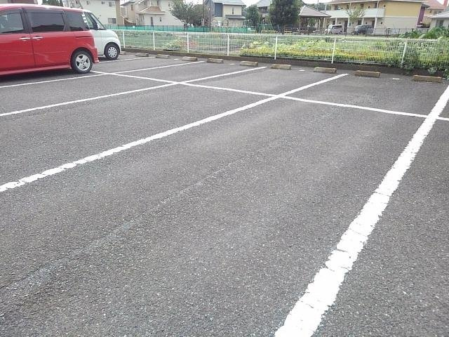 カーサエテルノＡの駐車場