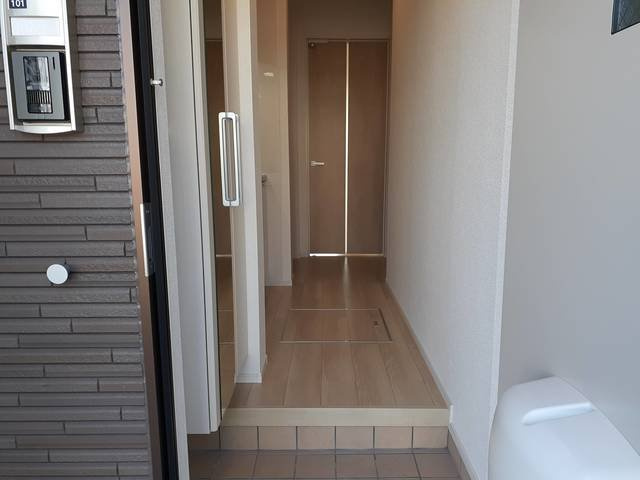 シャンテ・フルールの玄関