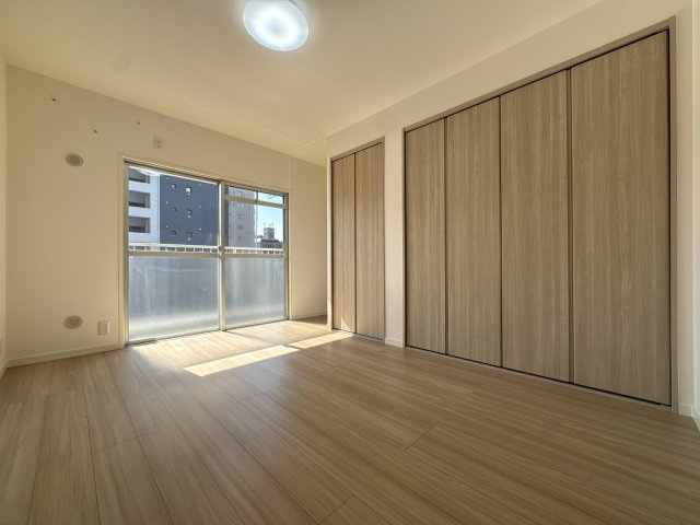 【洋室】 | 第三住吉ハイツ☆仲介手数料無料☆ | クローゼット完備で、お部屋を広く使える設計。お子様のお部屋や趣味の作業スペースとしても最適です。