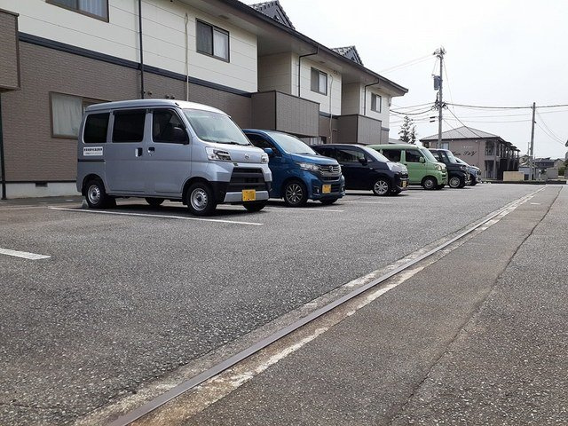 ヴィラージュ・ツボノⅠＢの駐車場