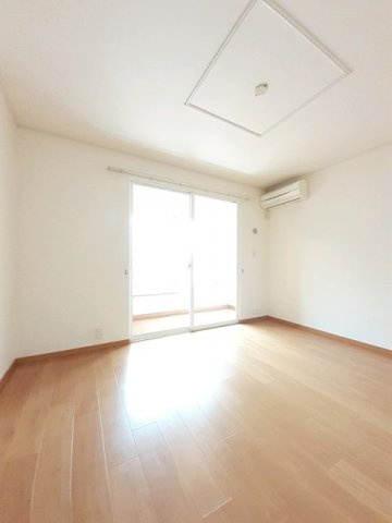 サンリット　ヴィラの居間・リビング|使いやすい居間です