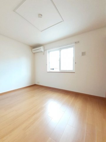 サンリット　ヴィラの内装|明るい色調の室内です