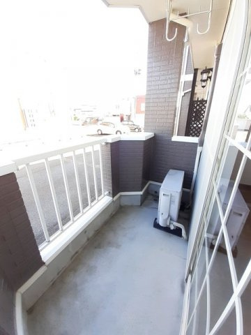 プリムローズヒルのバルコニー|開放的で明るい空間を演出してくれるバルコニーです