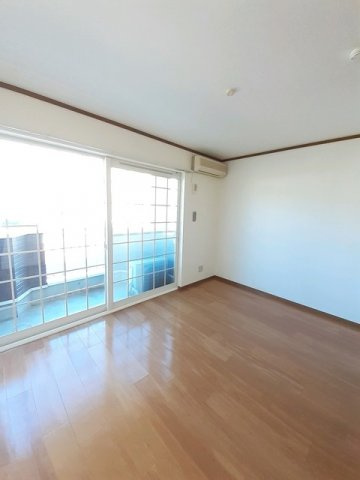 プリムローズヒルの内装|明るい色調の室内です