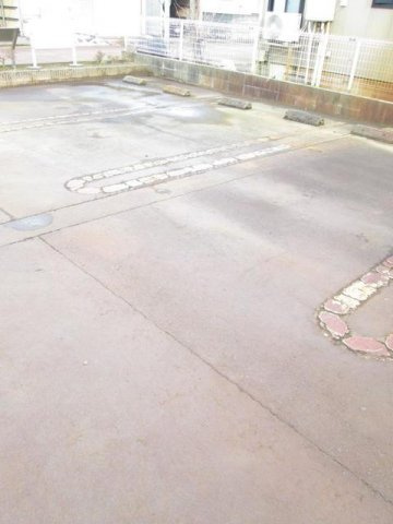 グランアムールの駐車場|車をお持ちの方に嬉しい駐車場付きの物件です