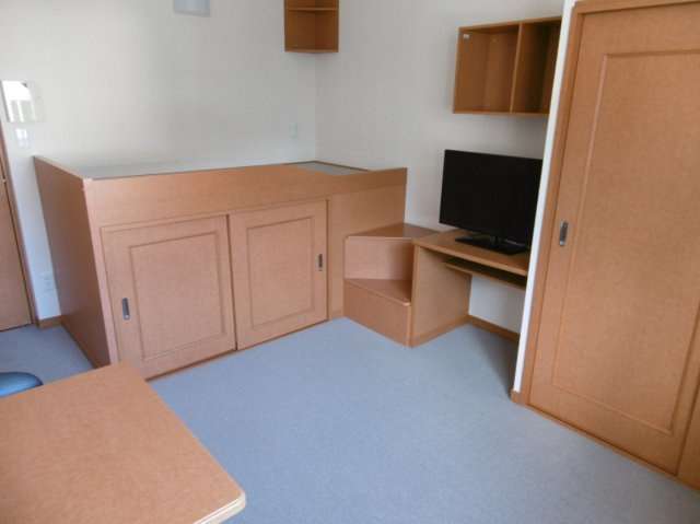 レオパレスＡｎｇｅの内装|1階はフローリング、2階はじゅうたんです。