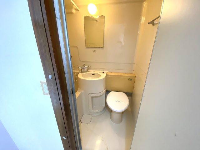 舞ハウスのトイレ|落ち着いた色調のトイレです