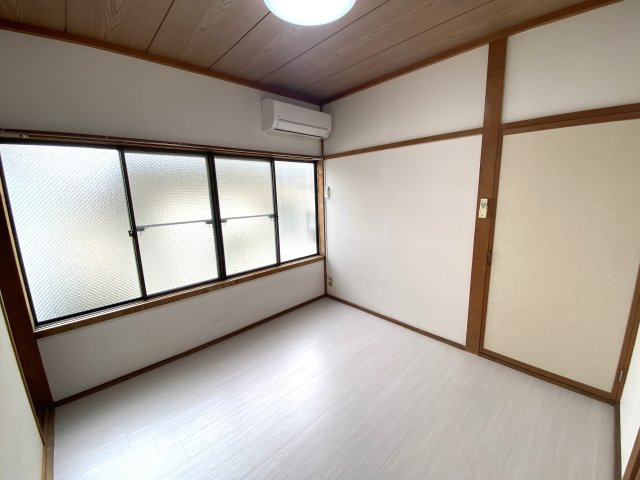 舞ハウスの洋室|落ち着いた色調の洋室です