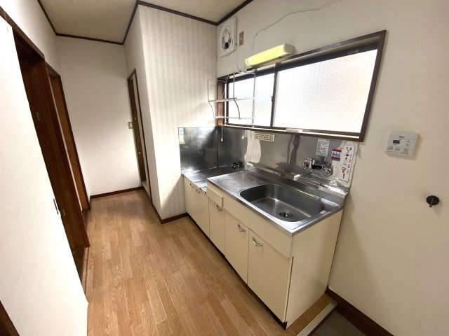 舞ハウスのキッチン|コンパクトなキッチンで掃除もラクラク