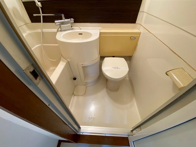 舞ハウスの洗面所|明るい洗面所です