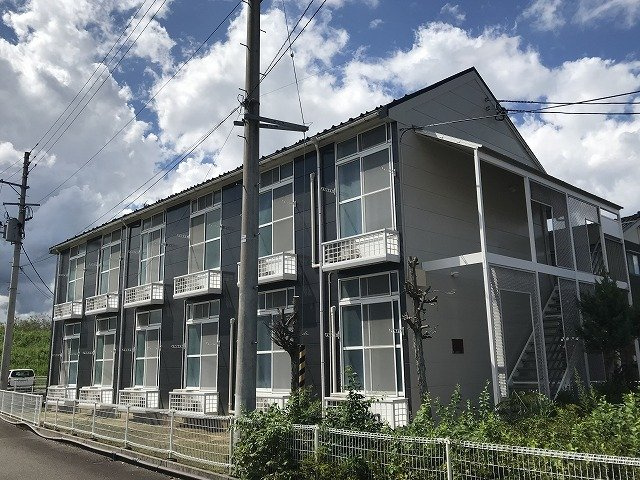 レオパレスアルシオネの外観|落ち着いた雰囲気の外観です