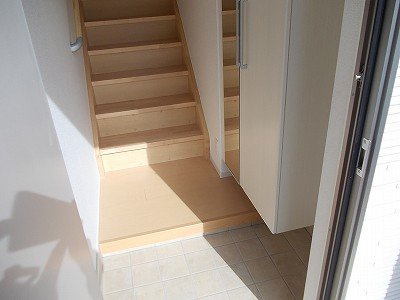 Ｋｒｅｉｓ　Ｂの玄関|明るい玄関です