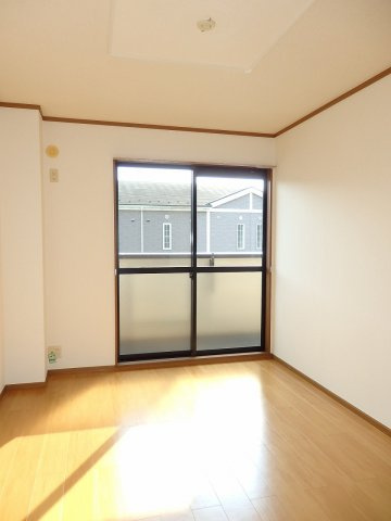 ソレアード立川Ⅰの居間・リビング|ゆったり過ごせる居間です