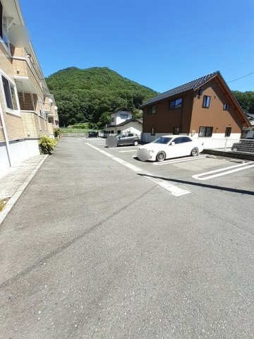 メリディオ　Ⅰ番館の駐車場|駐車場完備です