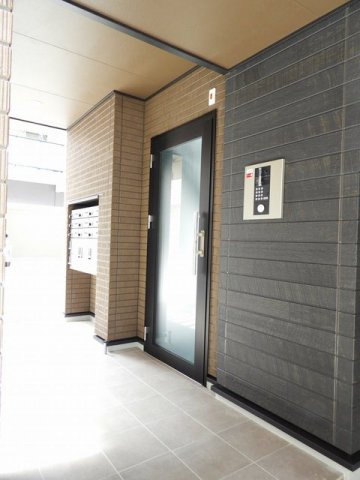 二番館のエントランス|建物の内部です