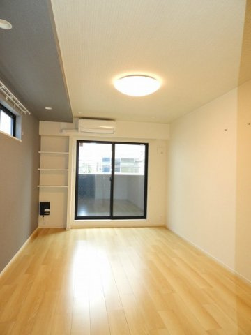 二番館の居間・リビング|こちらのリビングで趣味の時間をお楽しみください