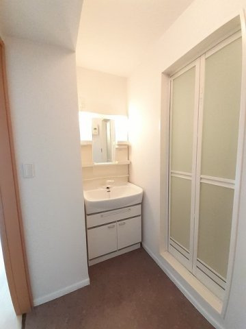 ハピネスコート　Ｂの洗面所|スペースが確保できる洗面所です