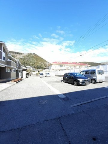 ラブリーヒルズの駐車場|駐車スペースもあります
