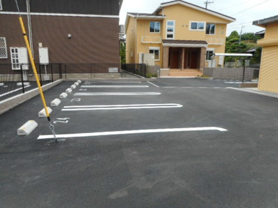 【駐車場】 | ヴェルデⅢ | 駐車場に車を止められます