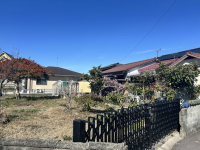 【外観】 | 橘売地 | 前面道路もゆとりあり。大型車の出し入れや駐車もスムーズです。