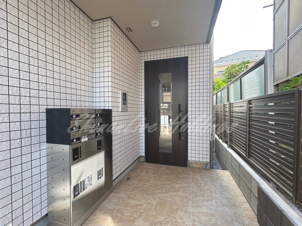 藤沢市片瀬のアパートのエントランス|カードキータイプ