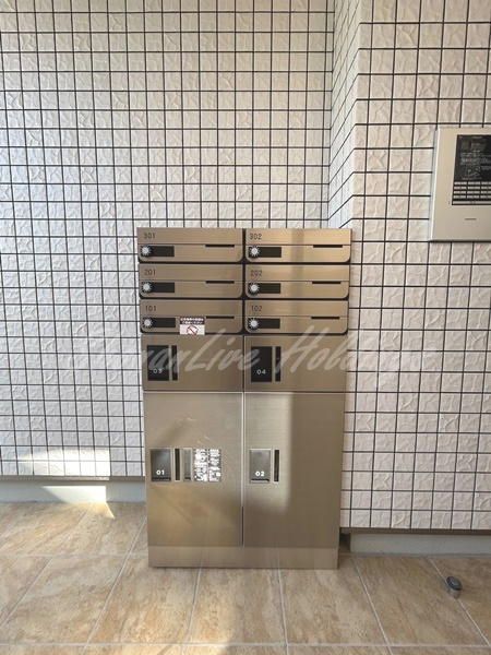 藤沢市片瀬のアパートのその他共用部分|宅配ボックスも嬉しい
