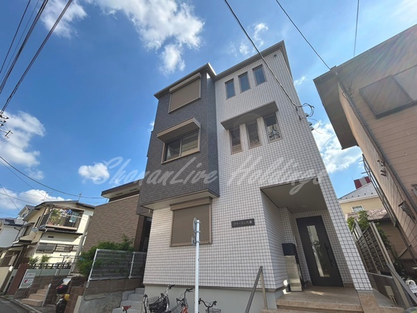 藤沢市片瀬のアパートの外観|築浅物件