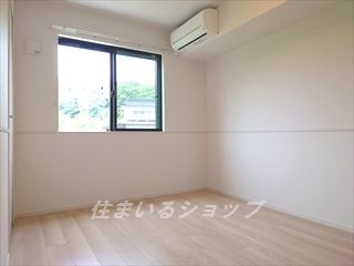 安芸高田市吉田町吉田のアパートの寝室|寝室にもエアコンあり