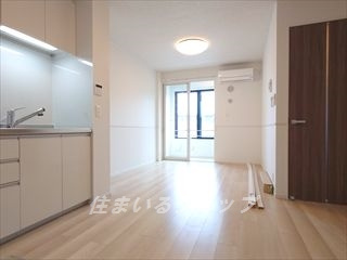 安芸高田市吉田町吉田のアパートの居間・リビング