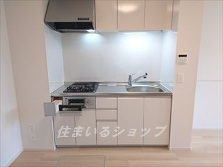 安芸高田市吉田町吉田のアパートのキッチン|２口ガスコンロ・グリル付きシステムキッチン