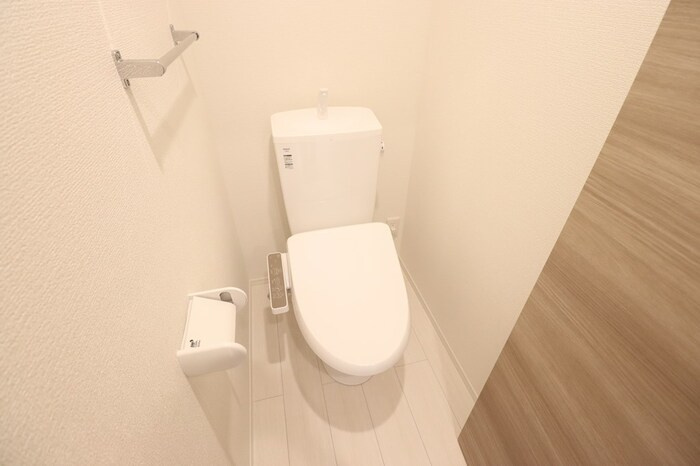 ウエスト・パーク　Cのトイレ|落ち着いた色調のトイレです