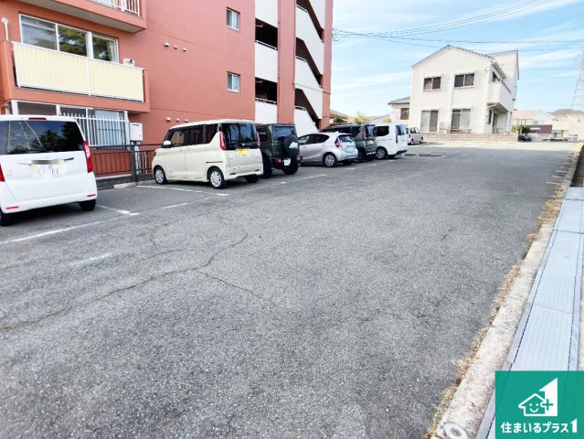 ハイレジデンス朝霧の駐車場|共用部（駐車スペース）