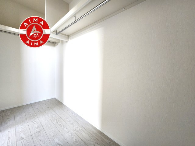 那珂川市片縄西5丁目第3-1棟（1号棟）の収納|洋服や大きな荷物が多い方や人数の多いご家族などは、一般的なクローゼットよりもウォークインクローゼットのほうが使い勝手が良いです。